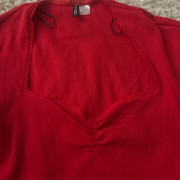H&M Vibrant Red Short Sleeve Top - Picture 2 of 3
